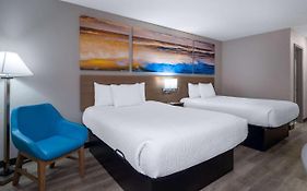 Days Inn & Suites By Wyndham Commerce